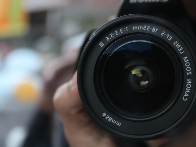 Claude Gassian : ses photos de légendes du rock à voir à la Galerie Rabouan Moussion