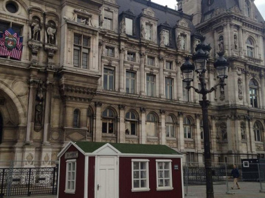 Maison islandaise sur le parvis de l'Hôtel de Ville
