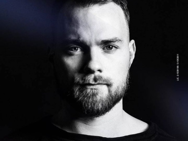 Ásgeir en concert au Bataclan de Paris en octobre 2017