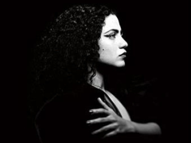 Emel Mathlouthi en concert à La Gaîté Lyrique de Paris