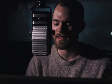 Ásgeir en concert au Café de La Danse en février 2019