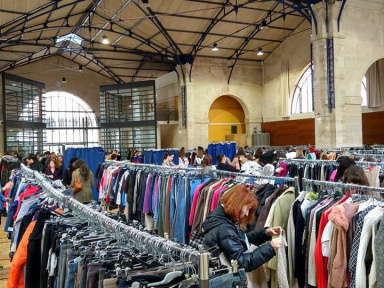 Nouvelle vente au kilo solidaire Emmaüs Alternatives à la Halle des Blancs Manteaux