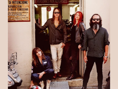 L'Épée (Anton Newcombe, The Limiñanas et Emmanuelle Seigner) en concert à La Cigale de Paris