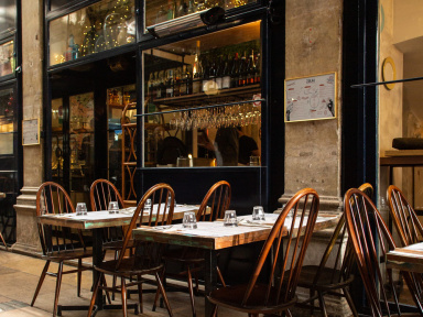 Zola installe sa grande terrasse couverte dans le Passage des Panoramas