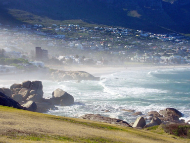 Covid : en Afrique du Sud, une nouvelle variante du virus plus « préoccupante » et « transmissible »