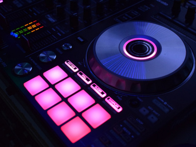 Ofenbach en dj set à La Clairière 