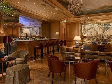 Le Bristol Paris ouvre son nouveau bar 