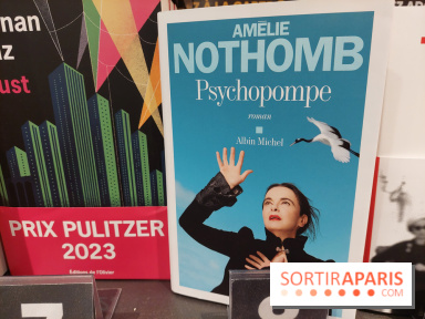 Amélie Nothomb en rencontre et dédicace à la Fnac Montparnasse à Paris