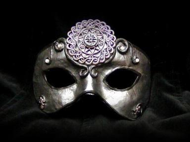  Mascarade : Tendancieux ? Elégant ? Décadent ? Masqué