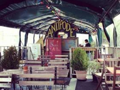 Yog'n'brunch sur les flots à la Péniche Antipode