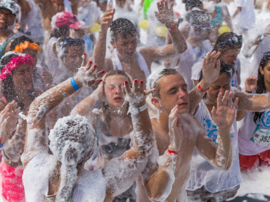 The Bubble Day 2016, la course à bulles déjantée revient à Paris