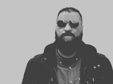 MONA, THE FRENCH KISS