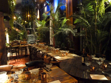 Après, la table à l'esprit "jungle" du Kube Hôtel Paris