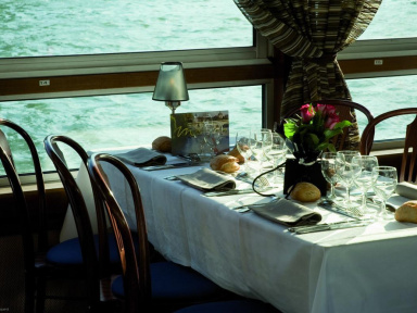 Fête de Mères en croisière : Les mamans sont invitées à déjeuner !*
