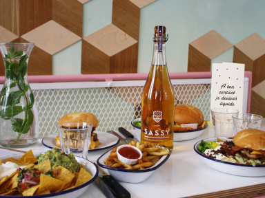 Sassy et PNY arrosent la fête des voisins !