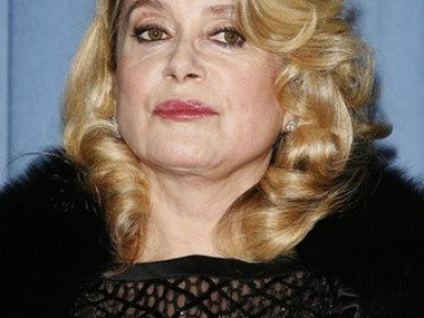 PARIS - DECEMBER 18:  French actress Catherine Deneuve attends the premiere of "Le Heros de la Famille" at the UGC Normandie on December 18, 2006 in Paris, France.  (Photo by Francois Durand/Getty Images) *** Local Caption *** Catherine Deneuve