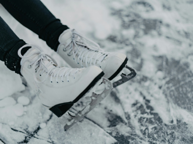 Noël 2025 à Orsay : un village d'hiver festif avec patinoire, chalet et décoration