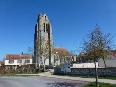 En Seine-et-Marne, une étonnante église aux allures de forteresse
