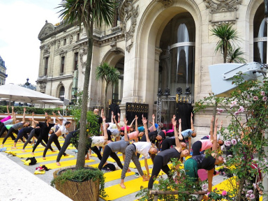 Cours de Yoga sur la terrasse de l’Opéra Garnier