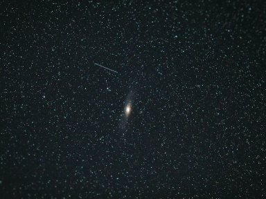 Une boule de feu verte dans le ciel observée dans le sud de la France : les images de la météorite