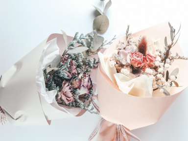 Une braderie florale géante de Noël avec des petits producteurs européens