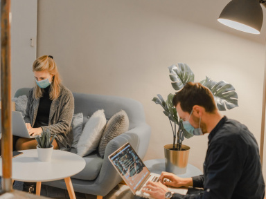 Coronavirus : les non-vaccinés et les 20-40 ans sont les plus touchés par le variant omicron