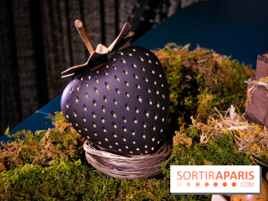 Oeuf de Pâques 2022 par Yann Brys pour l'Hôtel Nolinski : une fraise chocolatée ! 