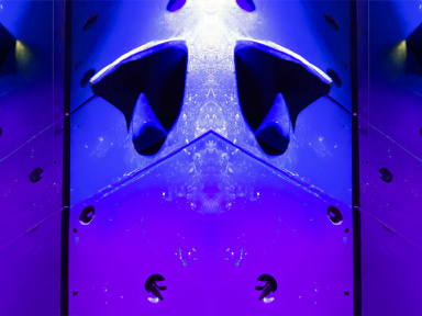 Une soirée électro-techno dans une salle d'escalade à Paris