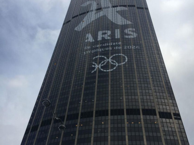 Les JO s'affichent sur la tour Montparnasse