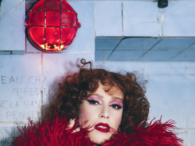 Les Meneuses : la revue qui revisite le cabaret au Théâtre Les Étoiles