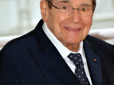 Robert Hossein, comédien, réalisateur et metteur en scène, est décédé