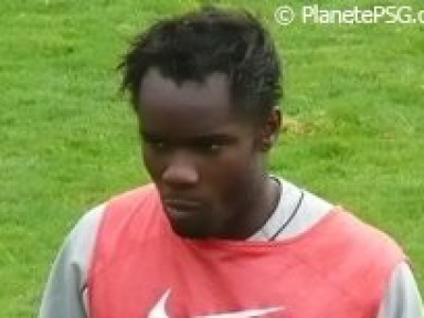 Luyindula n'a que le PSG en tête