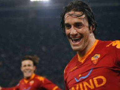 Luca Toni se verrait bien au PSG