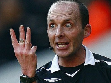Mike Dean au sifflet