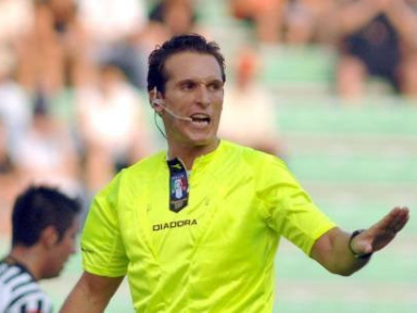 Séville : Un arbitre italien au sifflet