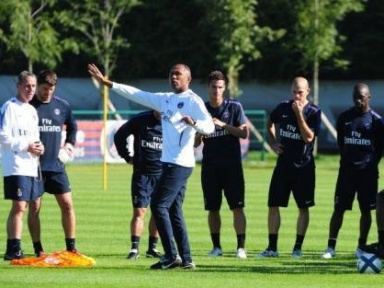 Kombouaré inquiet pour le mercato