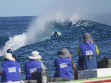 Deux Athlètes Français pour les finales de surf à Teahupo'o, Tahiti