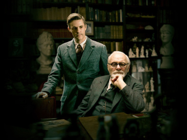 Professeur Freud : un face-à-face captivant entre Anthony Hopkins et Matthew Goode