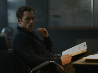 Smoke : une série policière avec Taron Egerton et Jurnee Smollett