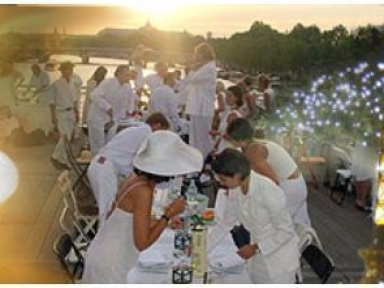 Dîner en blanc, Paris,  Champs Elysées, Banquet improvisé, Pique-nique géant