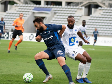 Paris FC-Auxerre au Stade Charléty en Ligue 2 