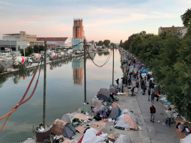 Aubervilliers : la police évacue le camp de migrants au bord du Canal de Saint-Denis