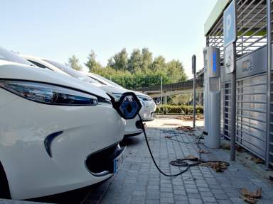 Voitures électriques : 100 000 bornes de recharge d'ici 2022 promet le gouvernement 