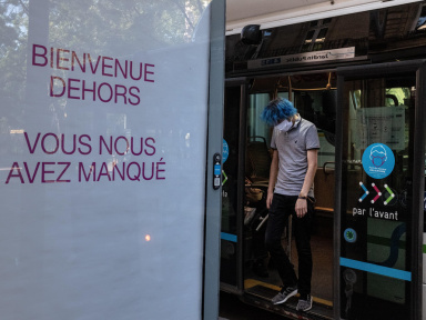 Coronavirus : est-il possible de l'attraper dehors ? 