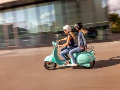 Deux-roues à Paris : un guide des bonnes pratiques à adopter sur scooter électrique