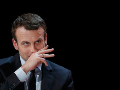 Emmanuel Macron s'inquiète d'une "société qui se radicalise"