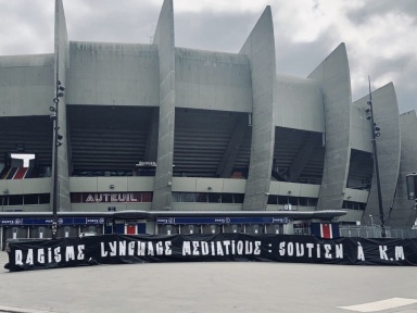 Les Ultras du PSG déploient une banderole de soutien à Kylian Mbappé après un Euro 2021 compliqué