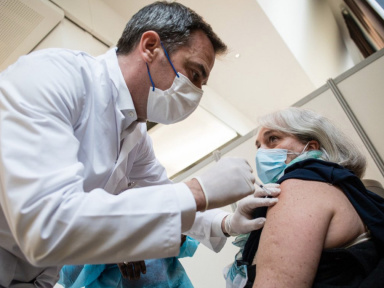 Cas contact : "les règles pourront évoluer" pour les vaccinés, selon Olivier Véran