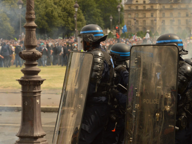 Manifestations à Paris : près de la moitié des policiers en burn out, selon un syndicat