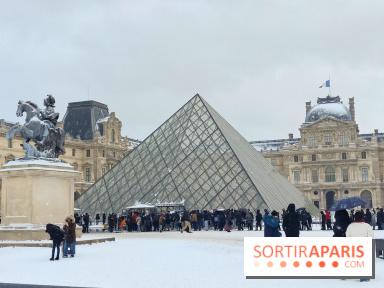 La Neige à Paris - Musée du Louvre pyramide